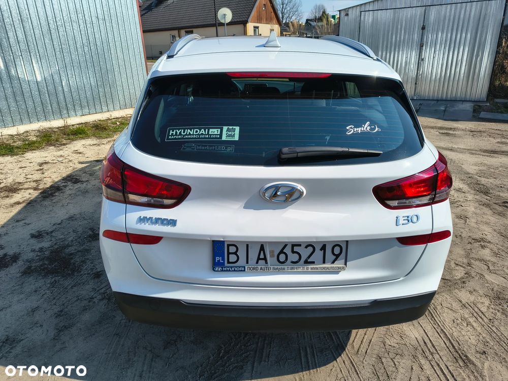 Hyundai i30 1.5 DPI Classic + - 13