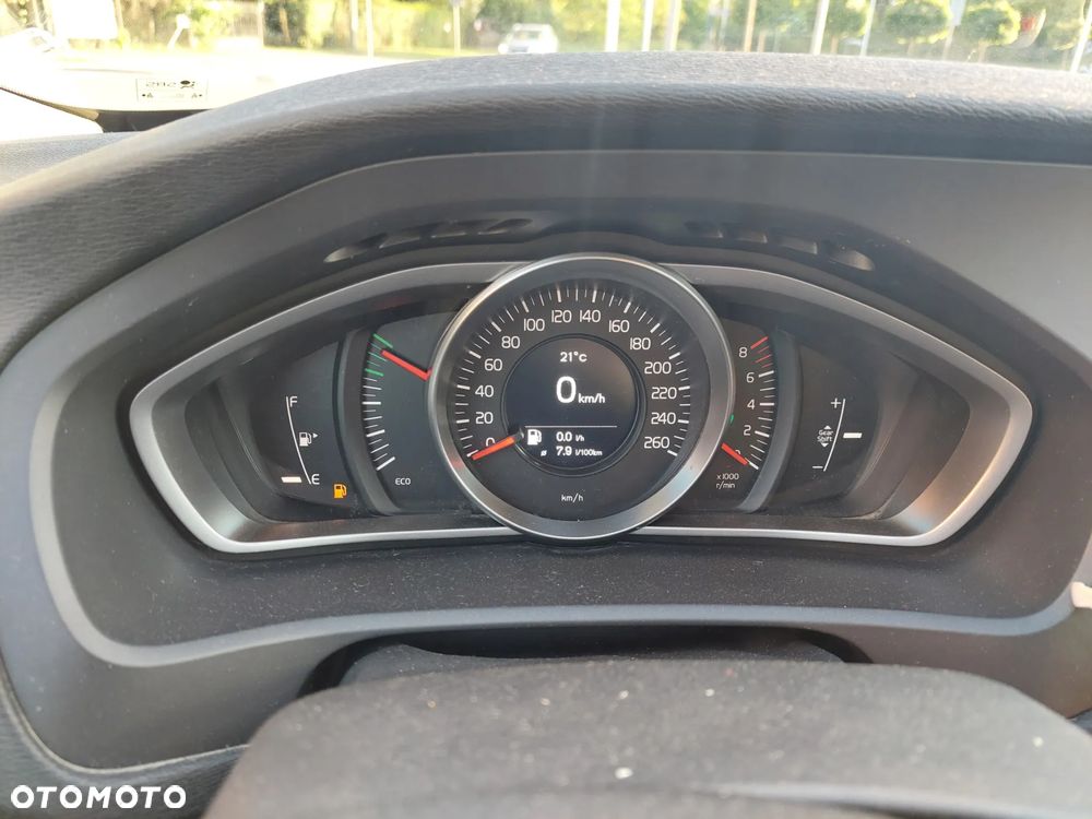 Volvo V40 T2 Momentum - 18