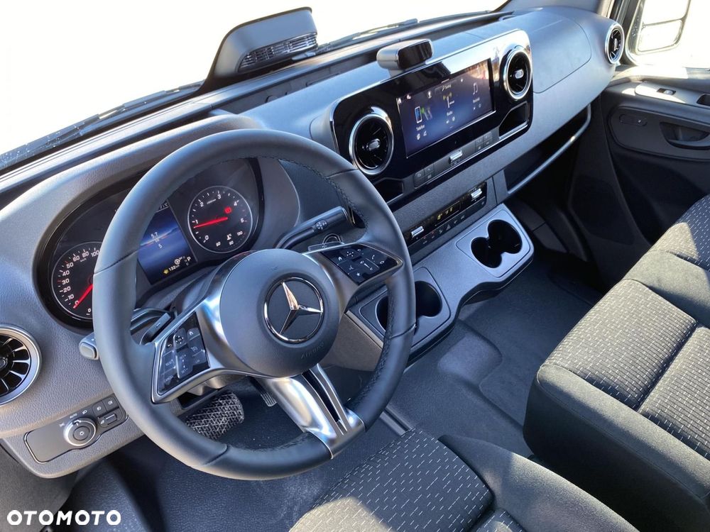 Mercedes-Benz Sprinter - 13