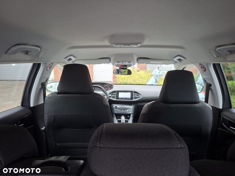 Peugeot 308 PureTech 130 GPF EAT8 Stop & Start Allure Business-Paket - 17