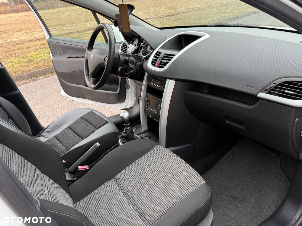 Peugeot 207 - 31