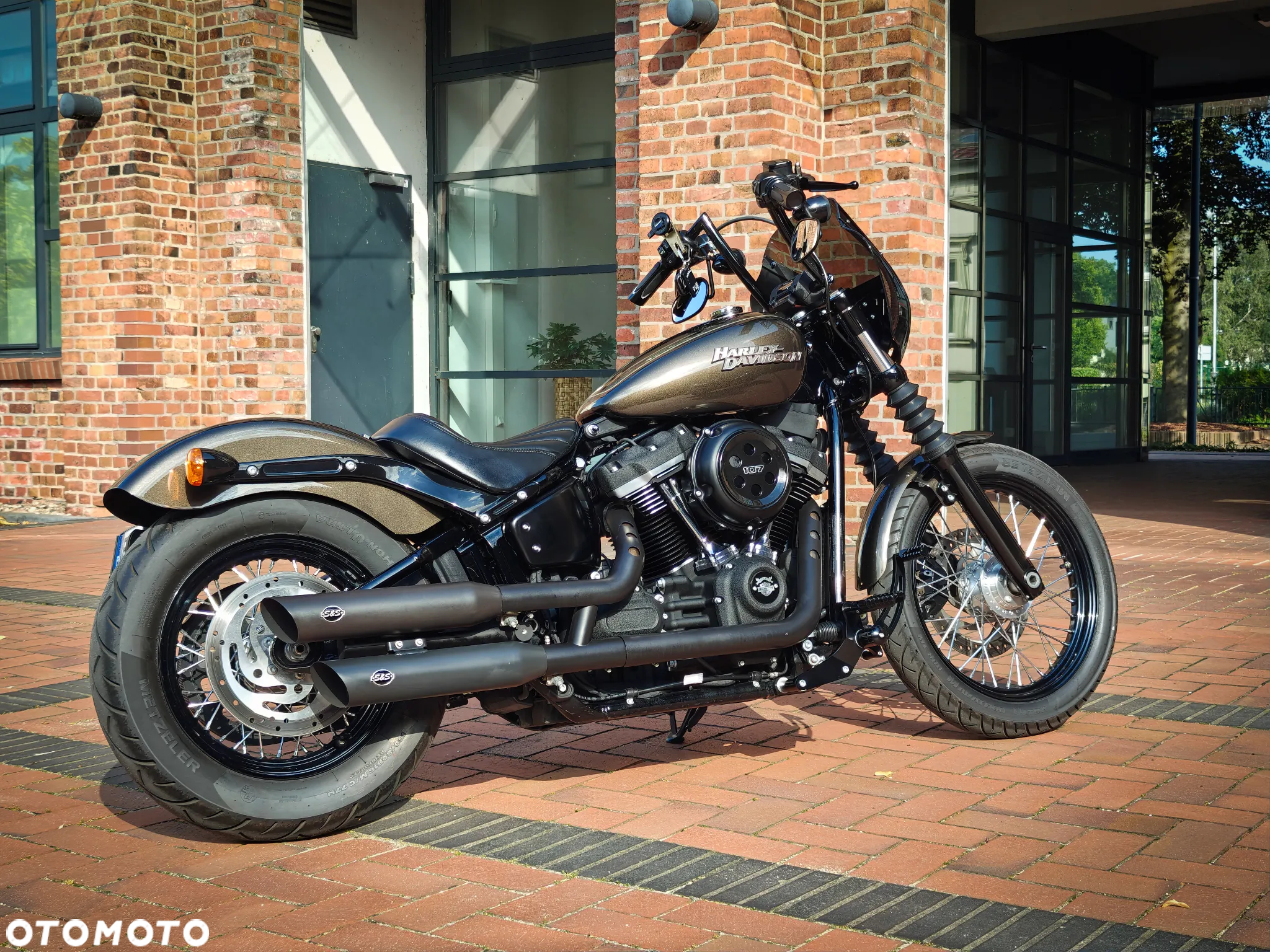 Harley-Davidson Softail Street Bob - 2