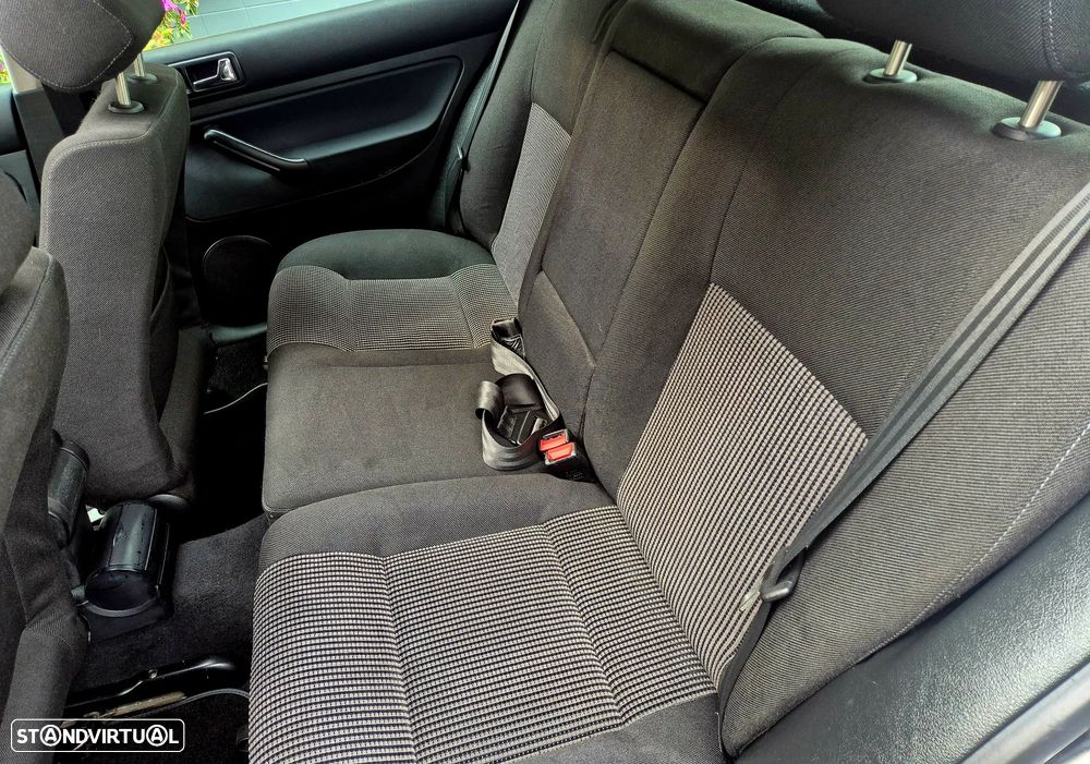 VW Golf 1.9 TDi 25 Anos - 30