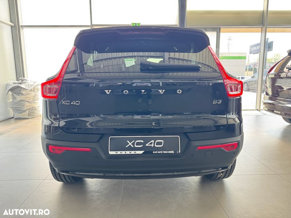 Volvo XC 40 B3 AT FWD MHEV Plus Dark - 6