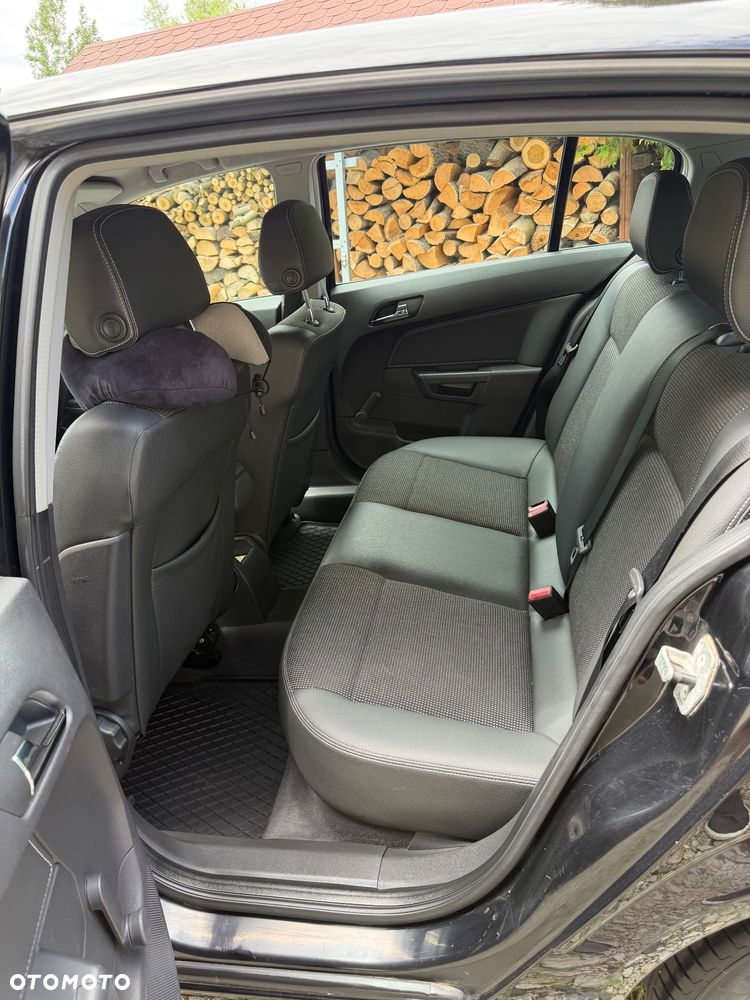 Opel Astra 1.9 CDTI - 17