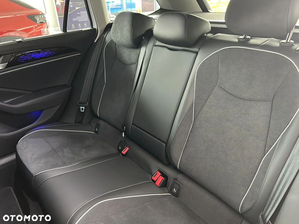 Volkswagen Passat - 12