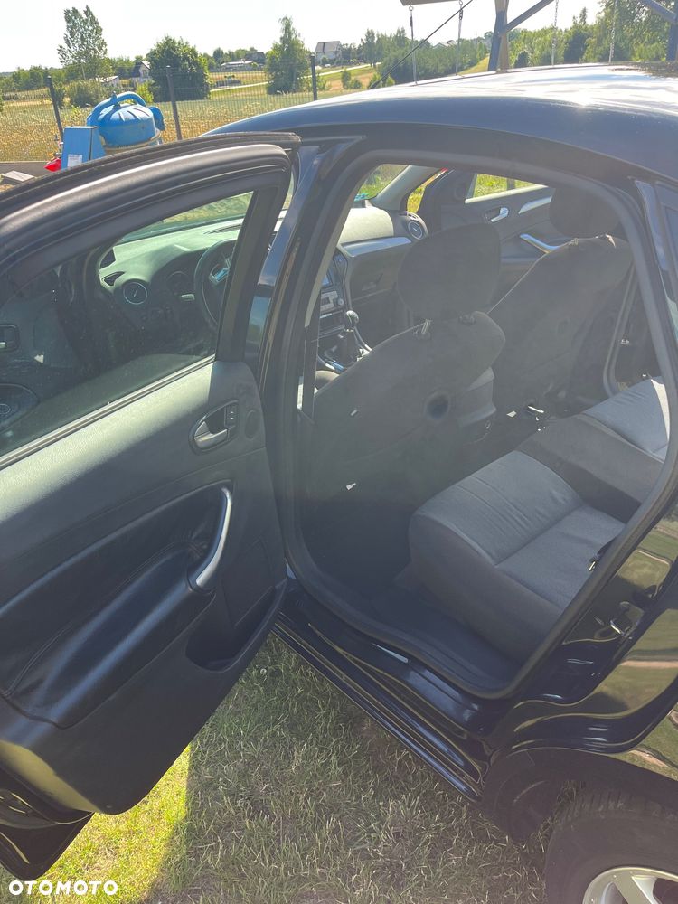 Ford Mondeo 1.8 TDCi Ambiente - 19