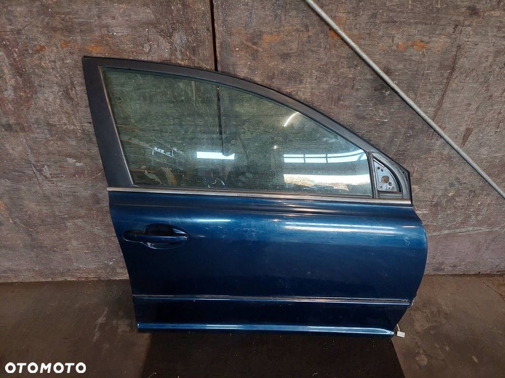 DRZWI KOMPLETNE PRAWY PRZÓD TOYOTA AVENSIS T25 8P4 - 8
