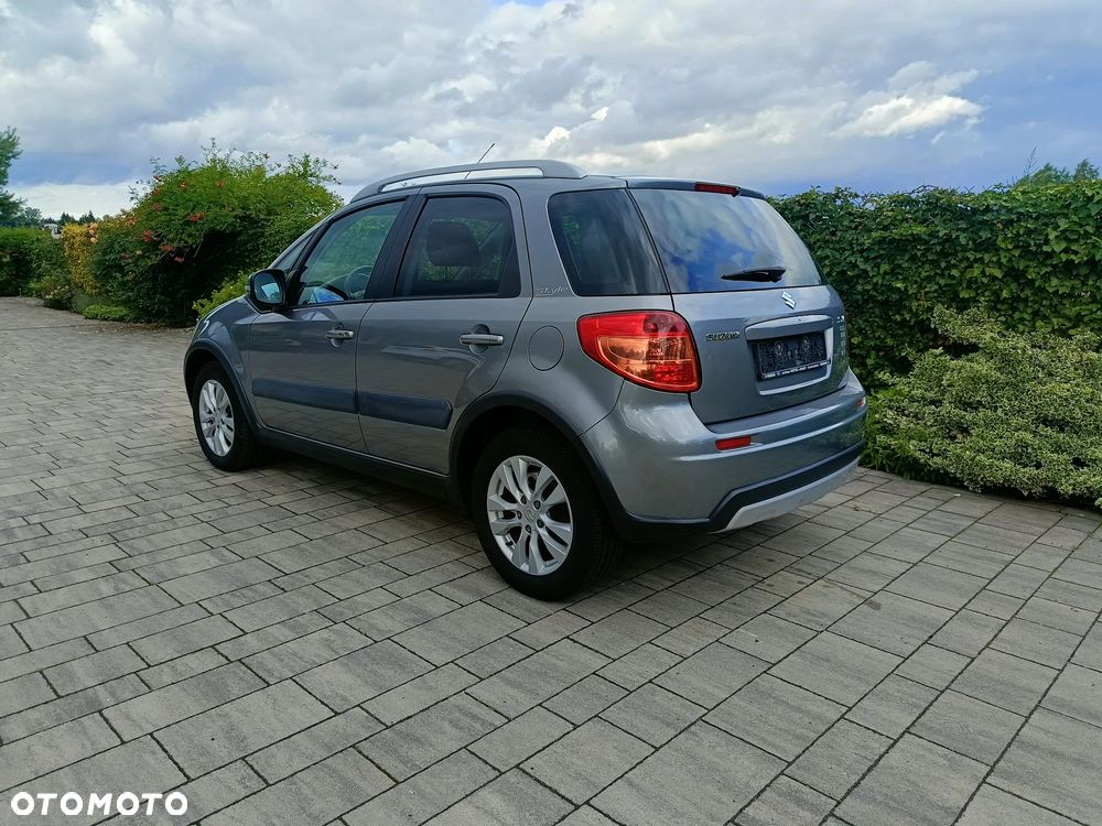 Suzuki SX4 1.6 Comfort Plus - 9