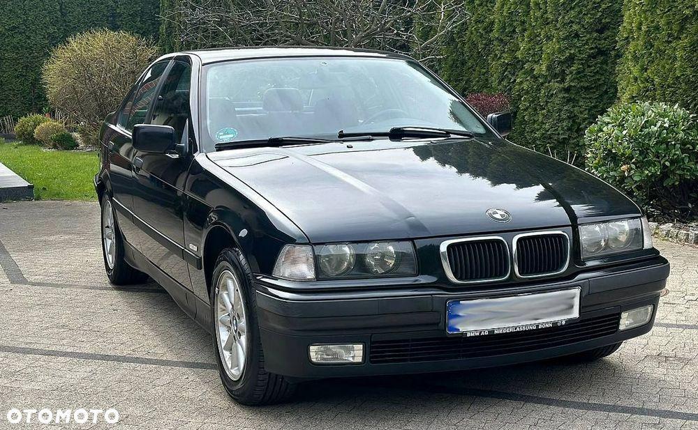 BMW Seria 3 318i - 4