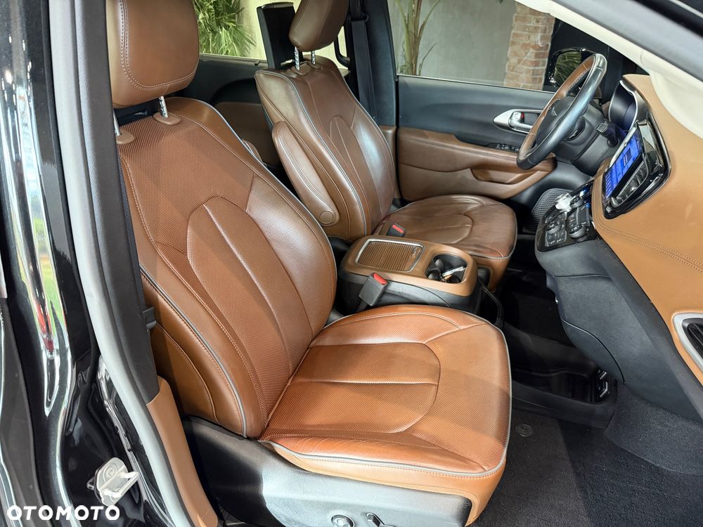 Chrysler Pacifica - 24