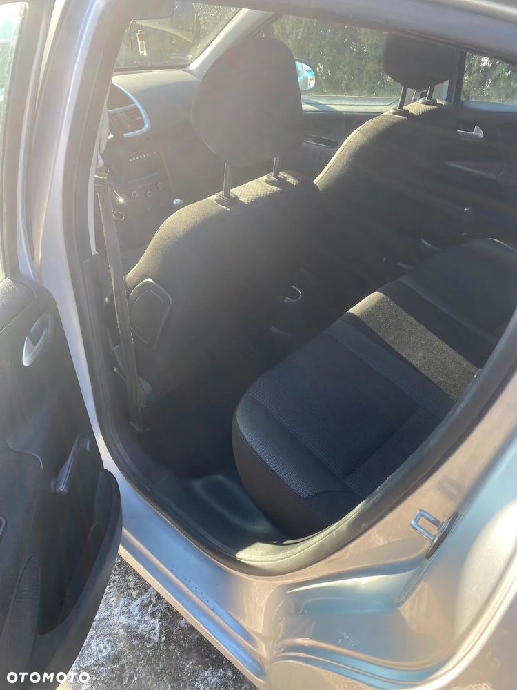 Peugeot 207 90 HDi FAP (Blue Lion) 99G - 8