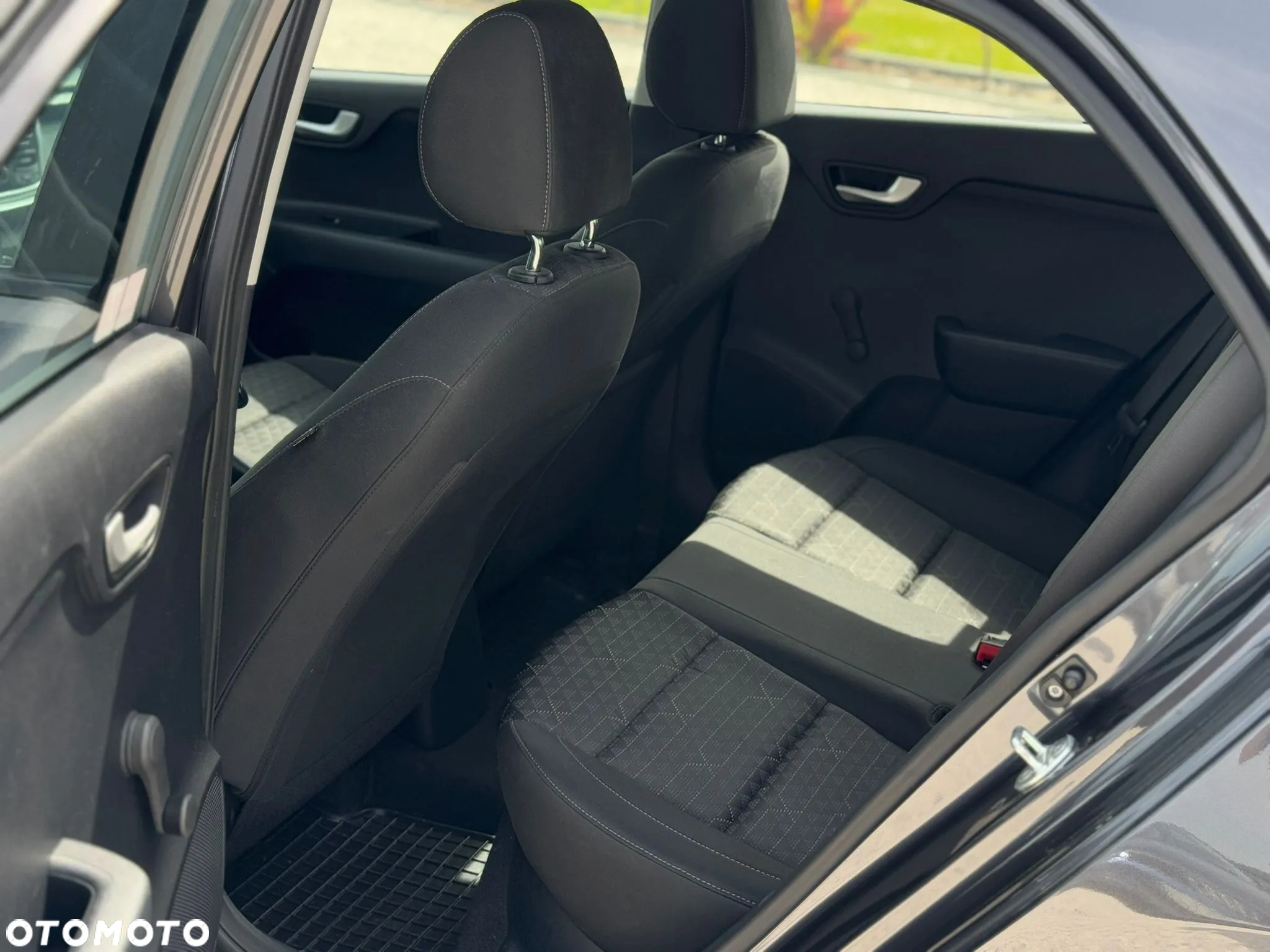 Kia Rio 1.2 M - 11