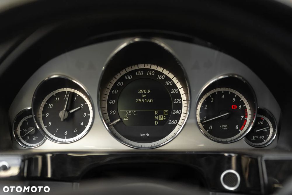Mercedes-Benz Klasa E 350 CGI BlueEFFICIENCY 7G-TRONIC Avantgarde - 31