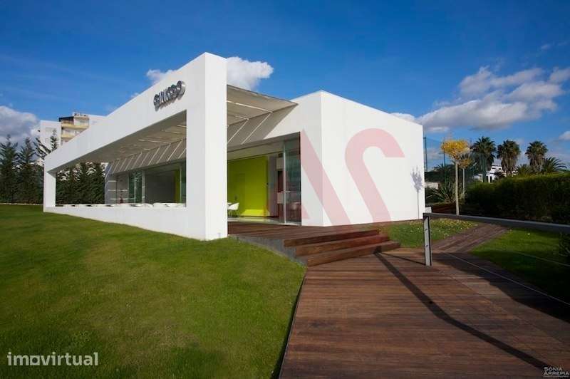 Bar de Luxo com Campo de Ténis na Praia da Rocha em Portimão - Grande imagem: 4/18
