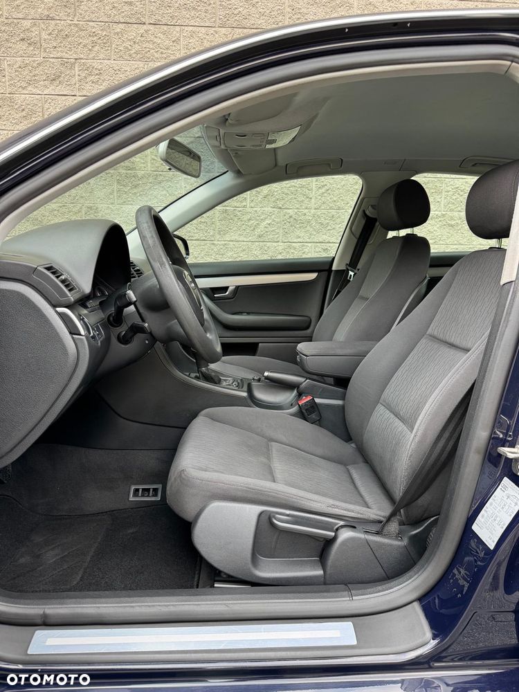 Audi A4 Limousine - 13