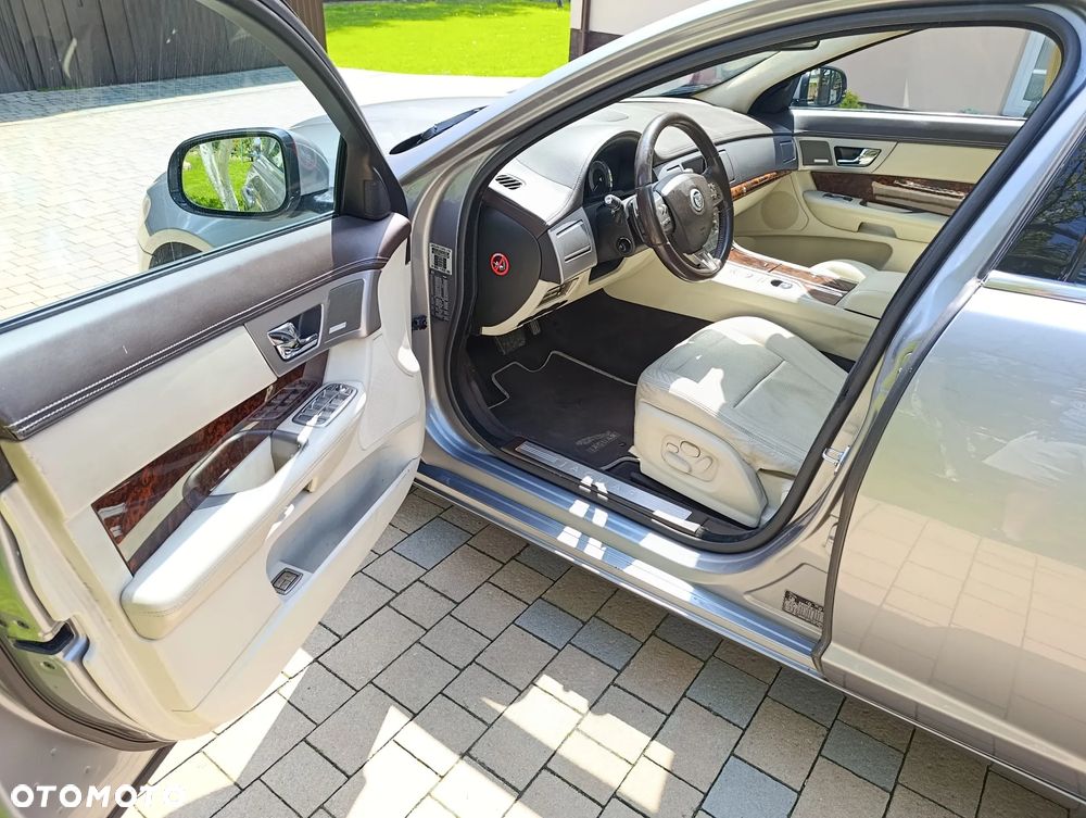 Jaguar XF 3.0 V6 D S Portfolio - 16