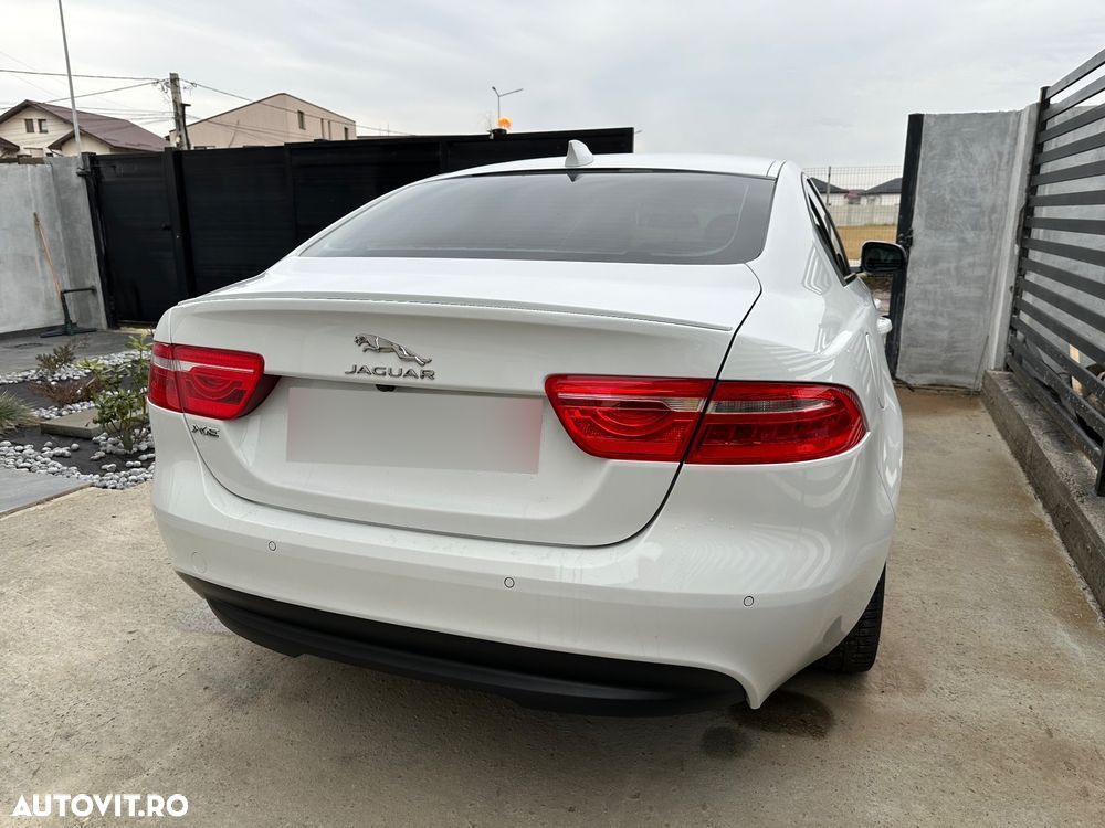 Jaguar XE 2.0 R-Sport - 5