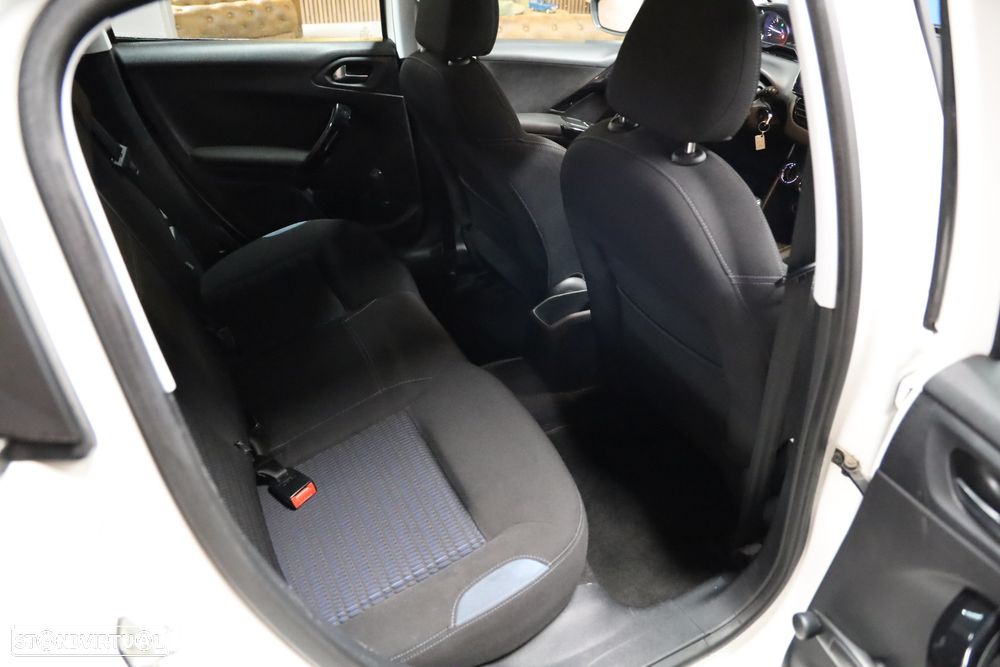 Peugeot 208 1.6 BlueHDi Style - 5