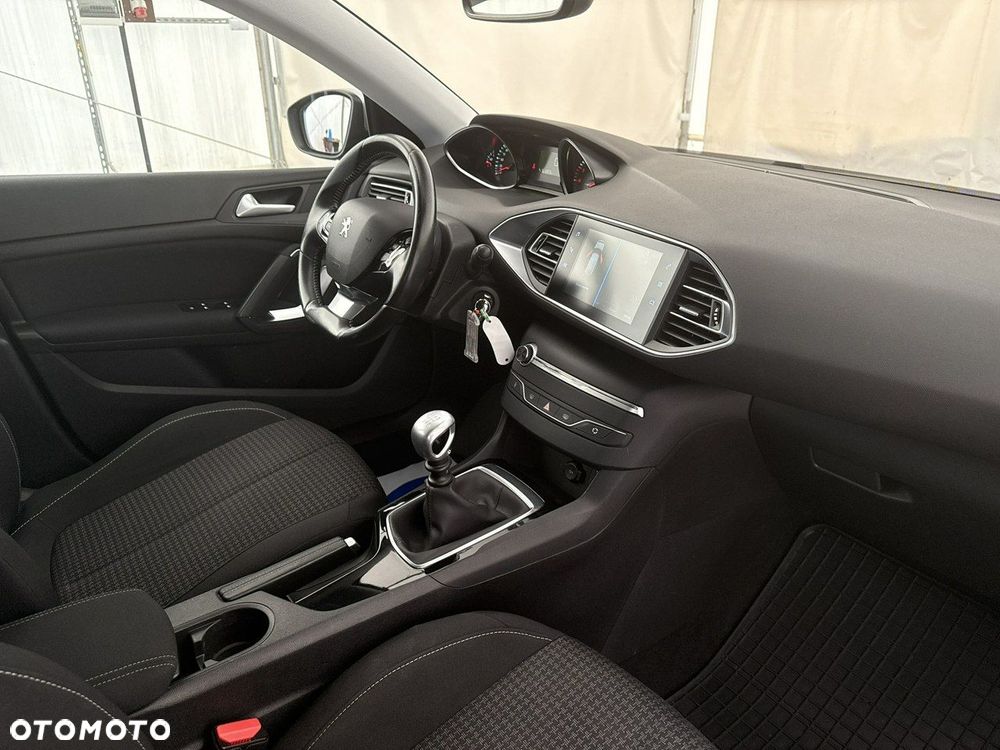 Peugeot 308 - 23