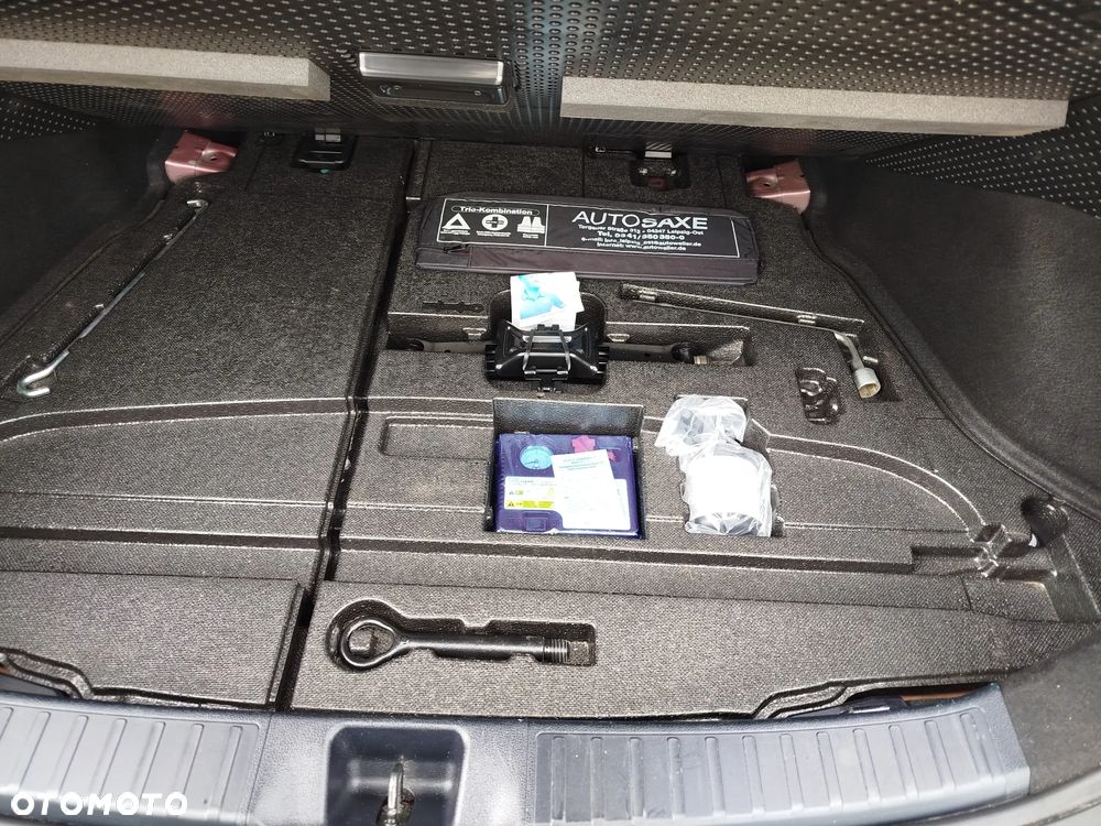 Toyota Prius Hybrid - 13