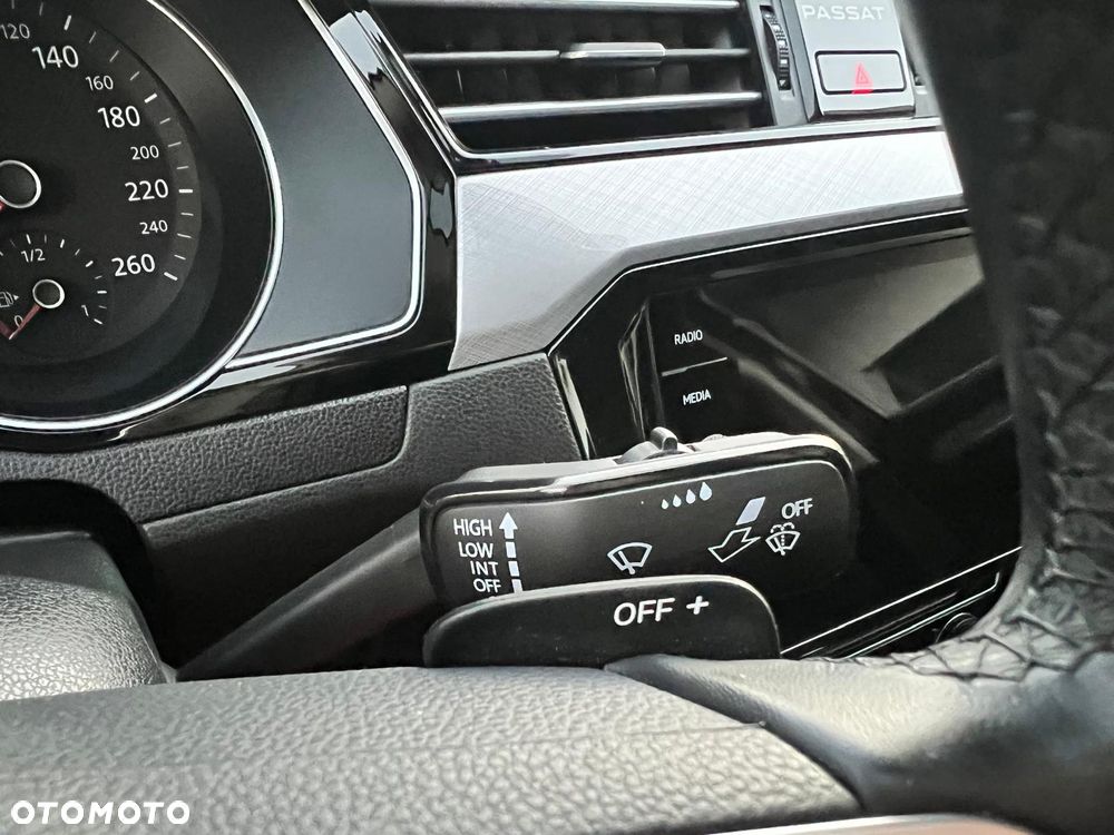 Volkswagen Passat 1.5 TSI EVO Business DSG - 33