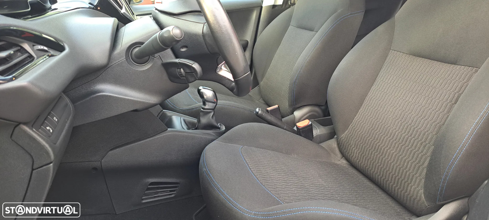 Peugeot 208 1.2 PureTech Signature - 7