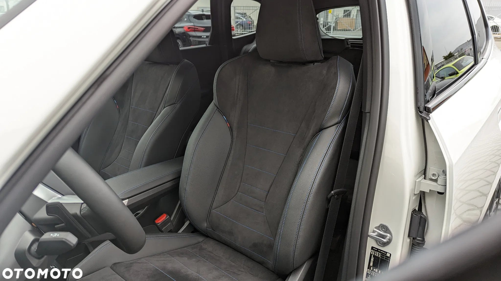 BMW iX1 xDrive30 66.5kWh M Sport - 14