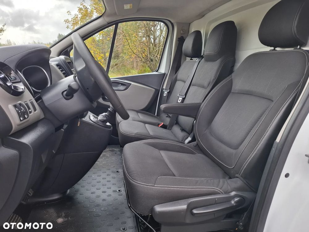 Renault TRAFIC VAT-1*KLIMATYZACJA*PEŁEN BLASZAK ! 3-OSOBOWY BEZ Ad Blue - 19