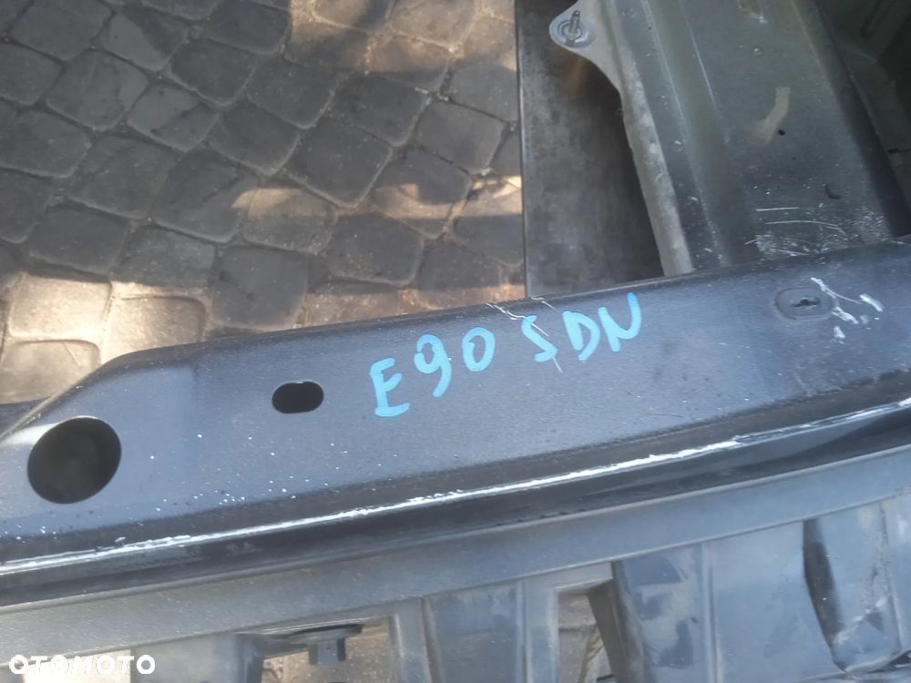 PAS TYLNY BMW 3 E90 SEDAN Z OKULARAMI CIĘTY NA BŁOTNIKACH Z WANNĄ - 5