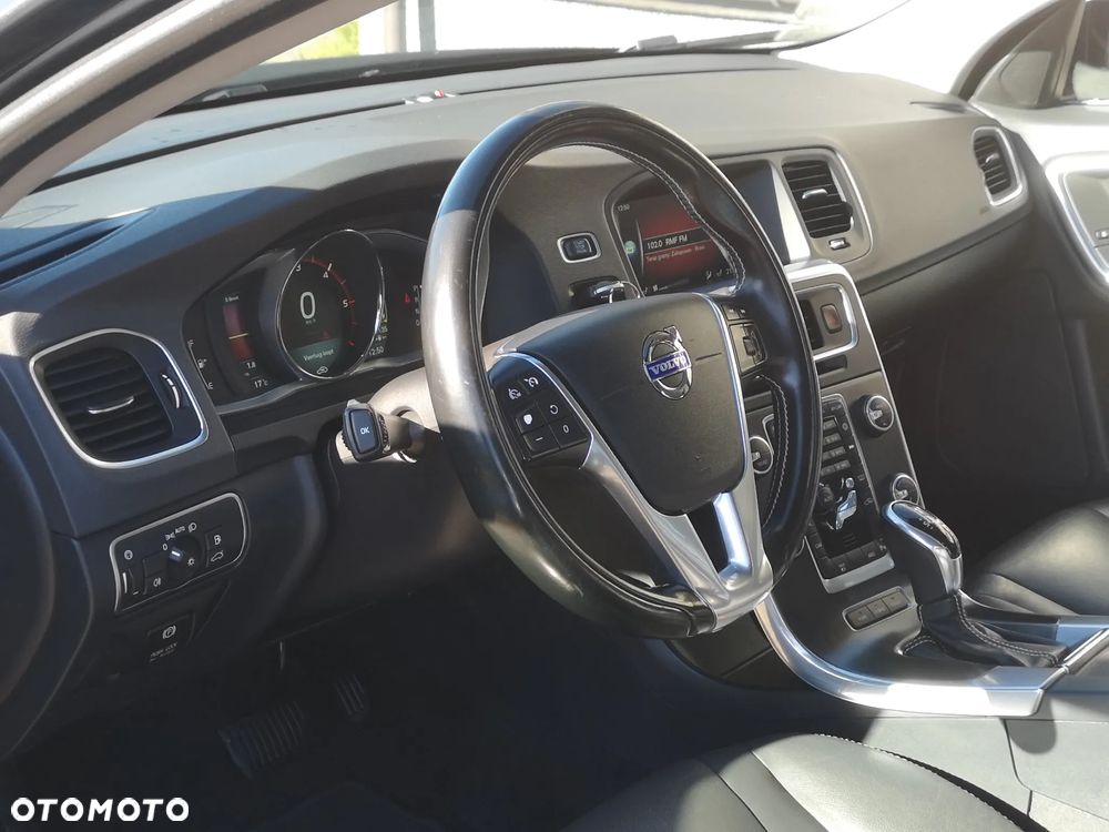 Volvo V60 D6 AWD Plug-in Hybrid Summum - 10