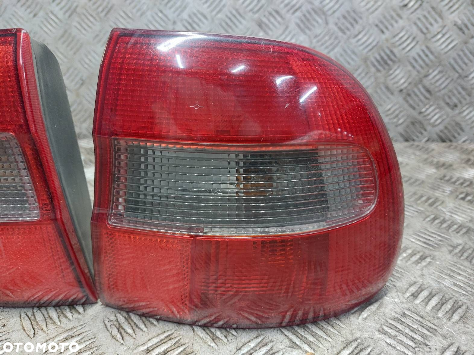 LAMPA LEWY TYŁ + PRAWY TYŁ VOLVO V40 I 30850296 - 4