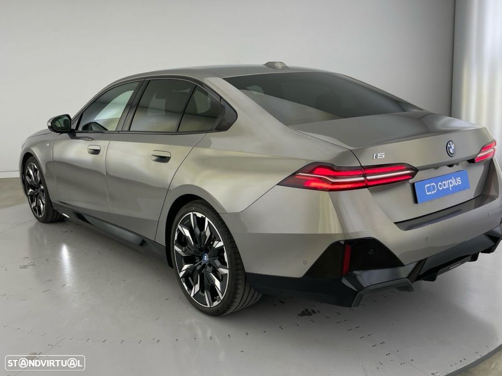 BMW i5 eDrive40 - 24