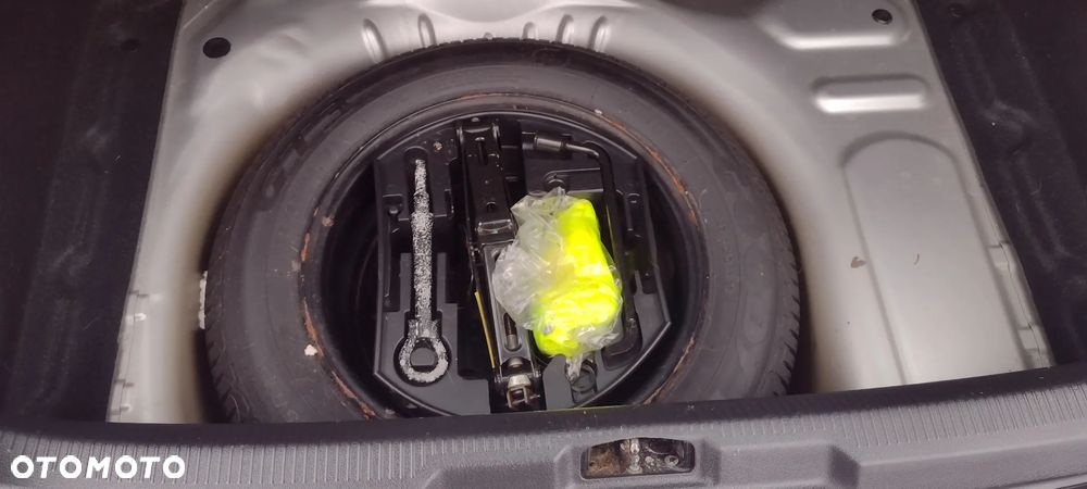 Peugeot 207 1.4 16V Trendy - 19