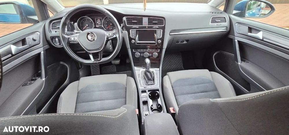 Volkswagen Golf - 1