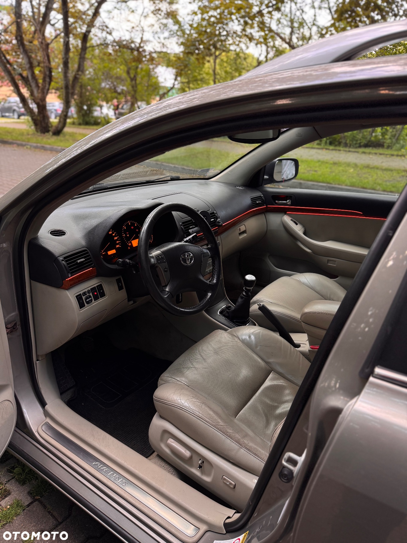Toyota Avensis - 17