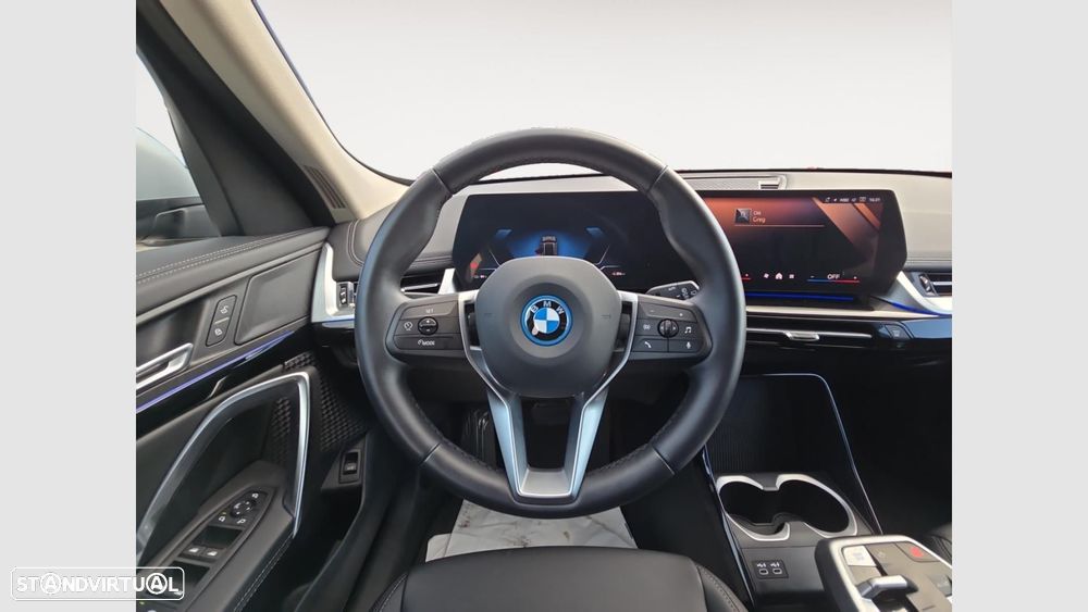 BMW ix1 eDrive20 xLine - 12