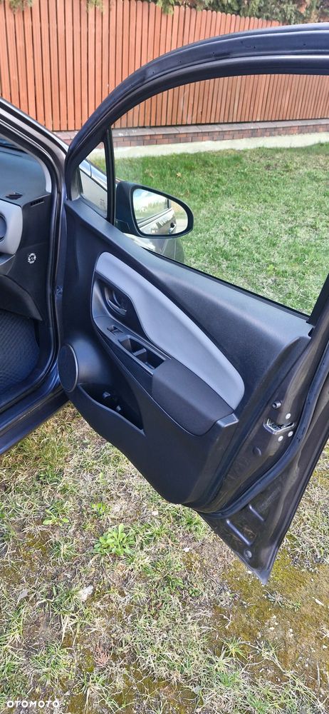 Toyota Yaris 1.33 Premium EU6 - 19