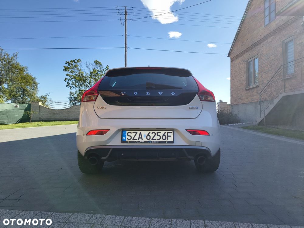 Volvo V40 D2 Drive-E R-Design Momentum - 4