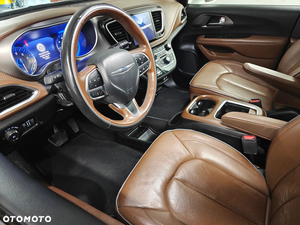 Chrysler Pacifica - 11