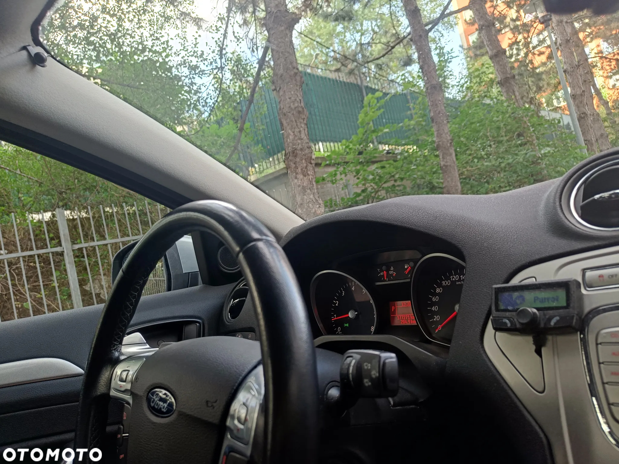 Ford Mondeo 2.3 Ghia - 13