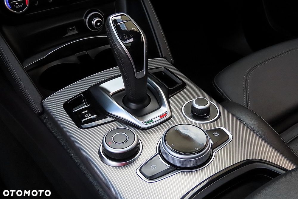 Alfa Romeo Stelvio 2.0 Turbo 16V AT8-Q4 Veloce - 31