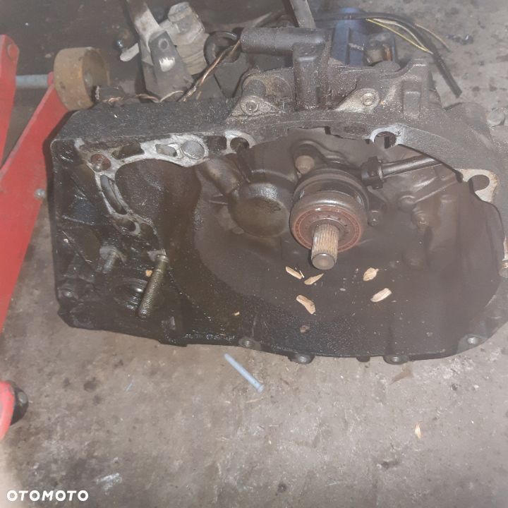 SKRZYNIA BIEGÓW MEGANE II SCENIC II 1.5 DCI K9K 820021 - 2