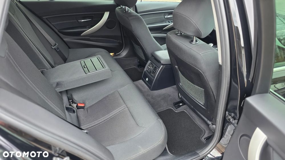 BMW Seria 3 318d Sport Line - 19