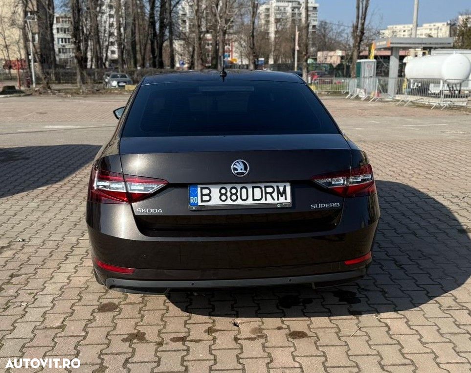 Skoda Superb 2.0 TDI DSG Ambition - 5