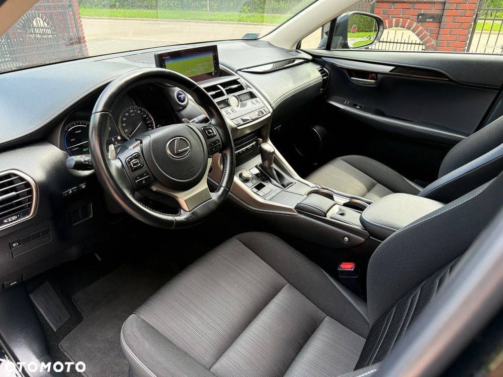 Lexus NX 300h Business Edition AWD - 18