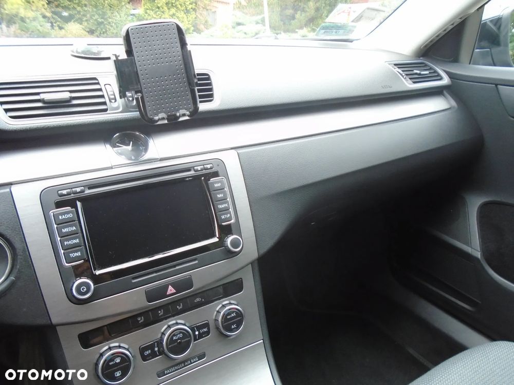 Volkswagen Passat 2.0 TDI Comfortline - 11