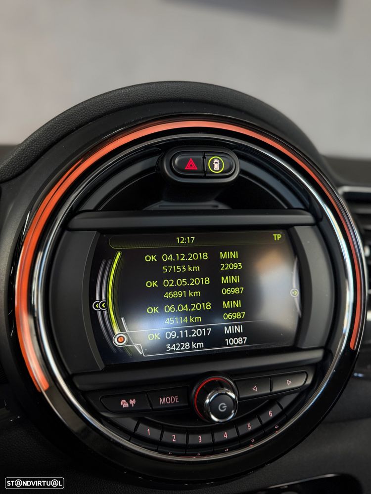 MINI Clubman Cooper Essential - 24