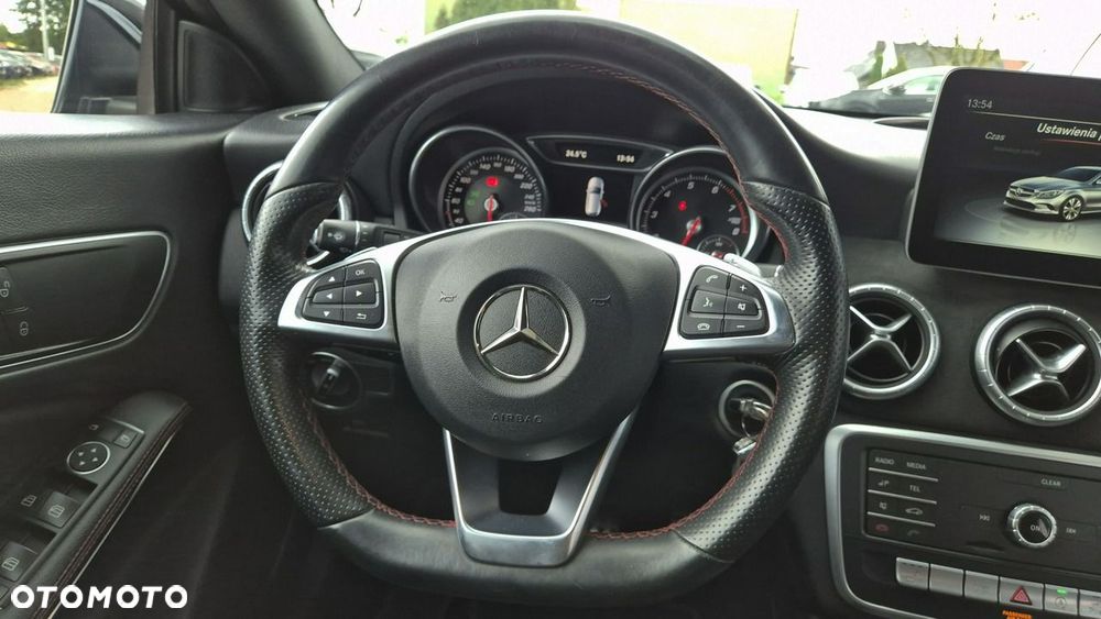 Mercedes-Benz CLA 200 7G-DCT AMG Line - 27