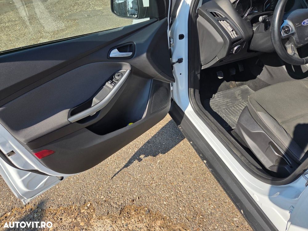 Ford Focus 1.6 TDCI DPF Ambiente - 7